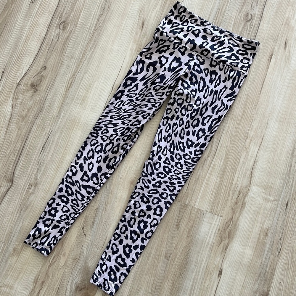Goldsheep Leopard Legging NWOT